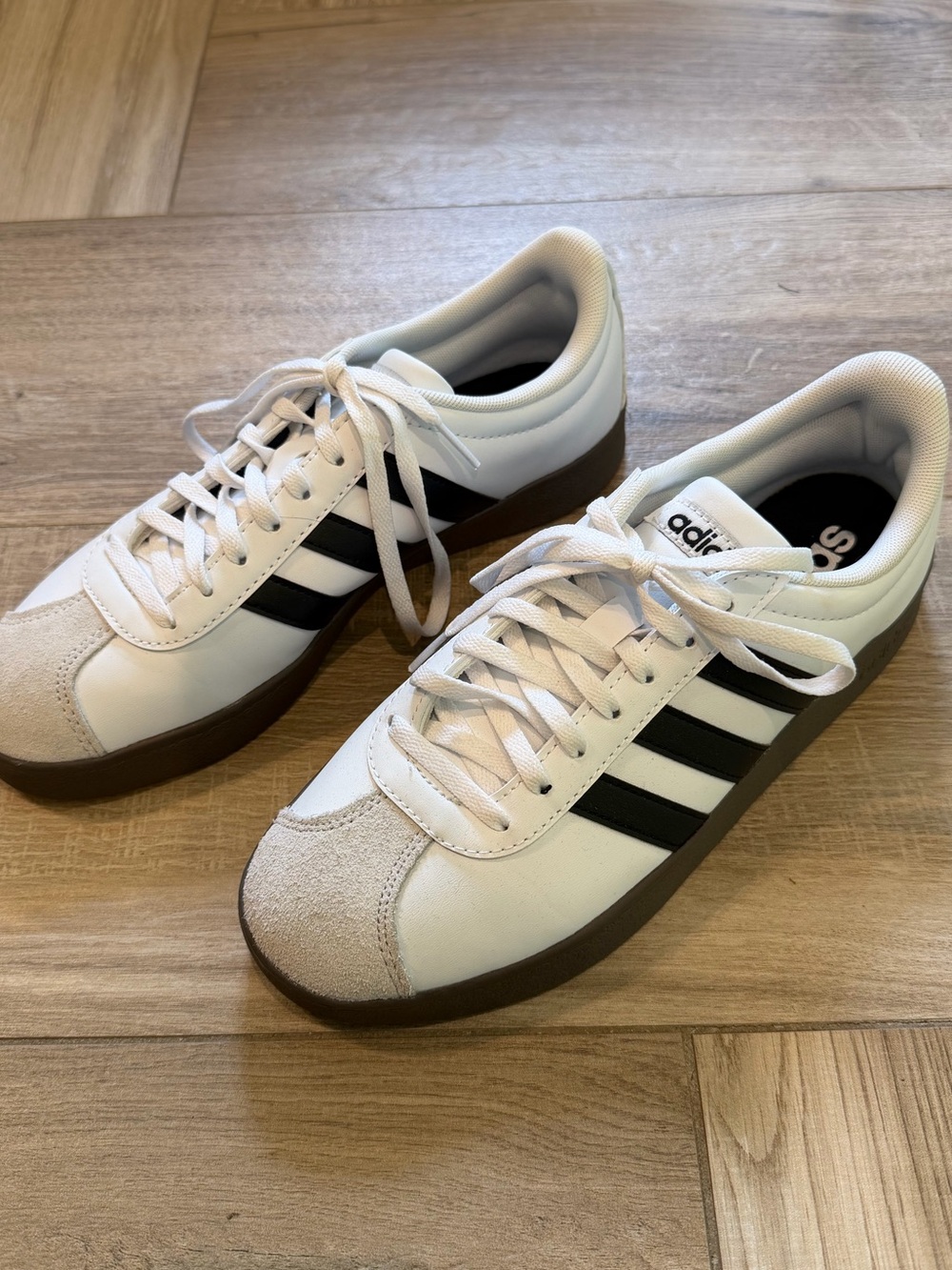 NEW Adidas - Picture 3 of 4